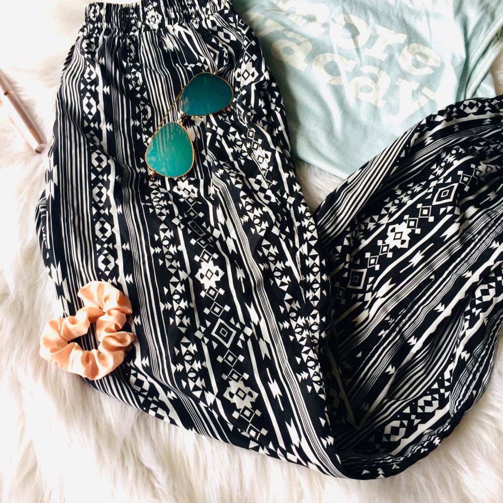 {Boutique} Black and White Aztec pattern Joggers